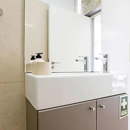 Lovelystay - Aurora Mezzanine Apartment