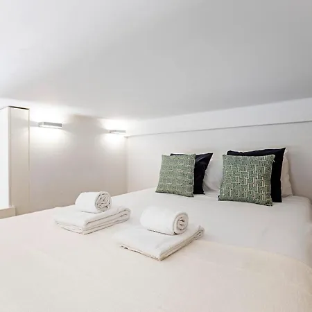 Lovelystay - Aurora Mezzanine Apartment Porto